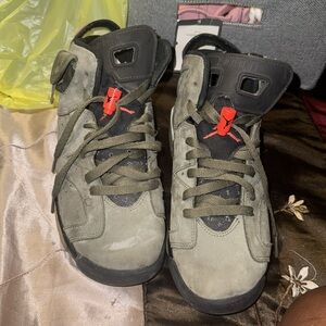 Jordan 6 Retro x Travis Scott Mid Olive size 7Y